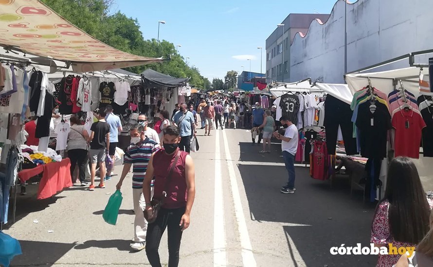 Traslado del mercadillo de El Arenal a las Lonjas por un partido del Córdoba CF