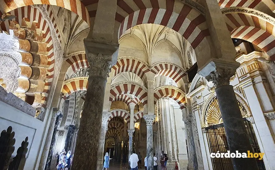 Interior de la Mezquita-Catedral de C&oacute;rdoba