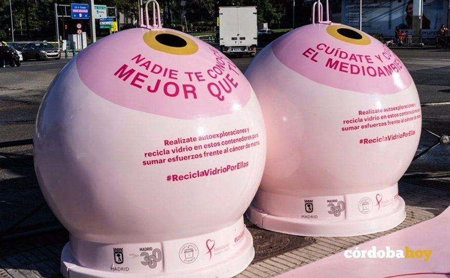 Ecovidrio coloca contenedores rosas para fomentar el reciclaje de vidrio y la prevención del cáncer de mama