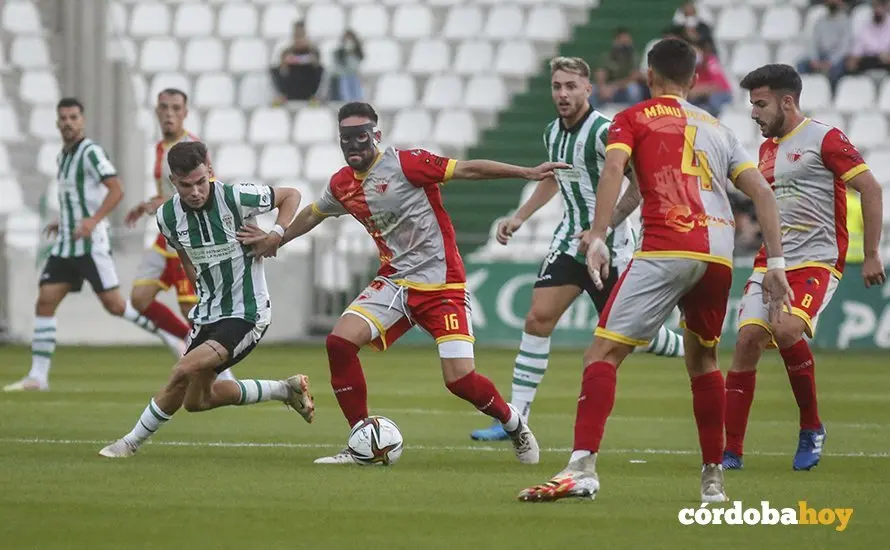 Partido entre el C&oacute;rdoba CF y el Antequera en El Arc&aacute;ngel