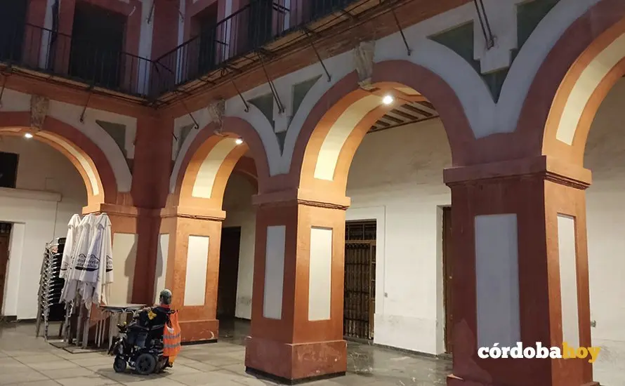 La luminaria ya cambiada y encendida esta misma noche
