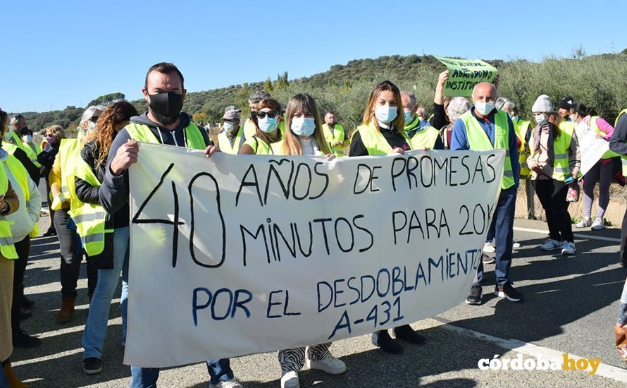 Corte de la A-431 para exigir el Cercanías de Córdoba