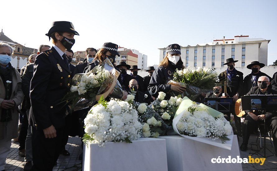 Homenaje floral a las policías locales asesinadas hace 25 años