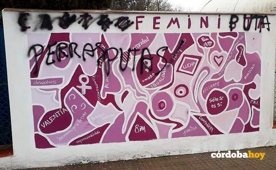 Mural vandalizado en Castro del R&iacute;o