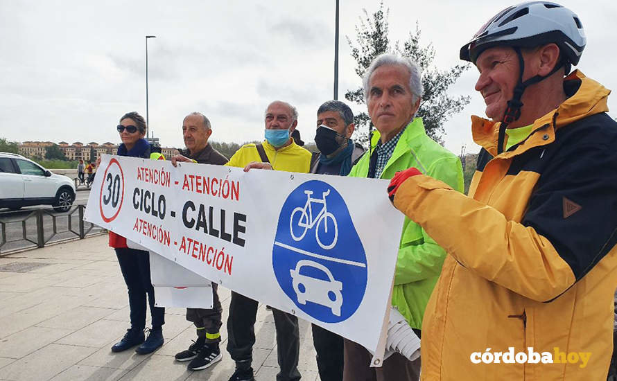 Actividad de la Plataforma Carril-Bici para concienciar sobre las ciclo-calles