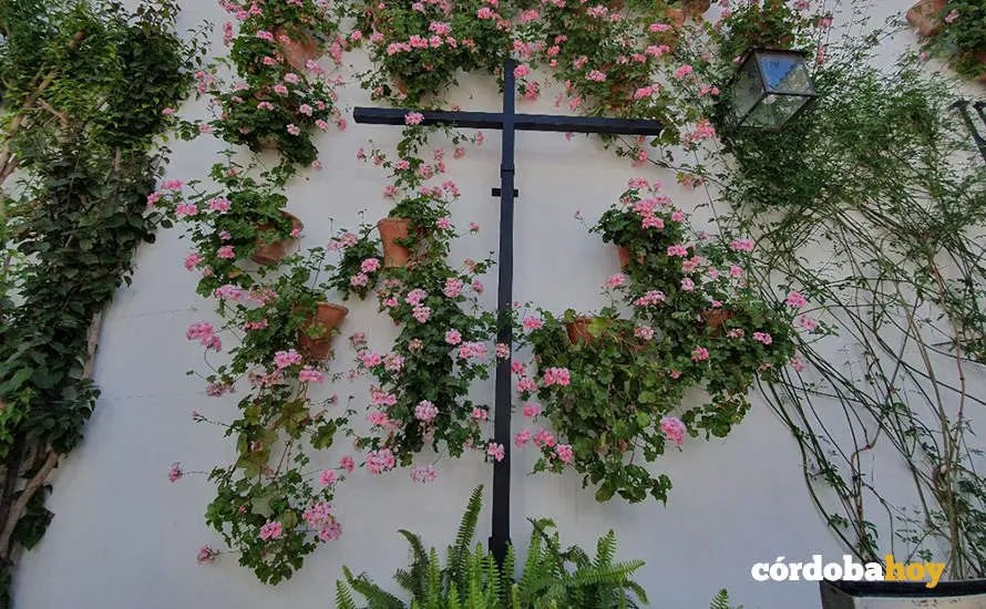 Montaje de las Cruces de Mayo de C&oacute;rdoba 2022