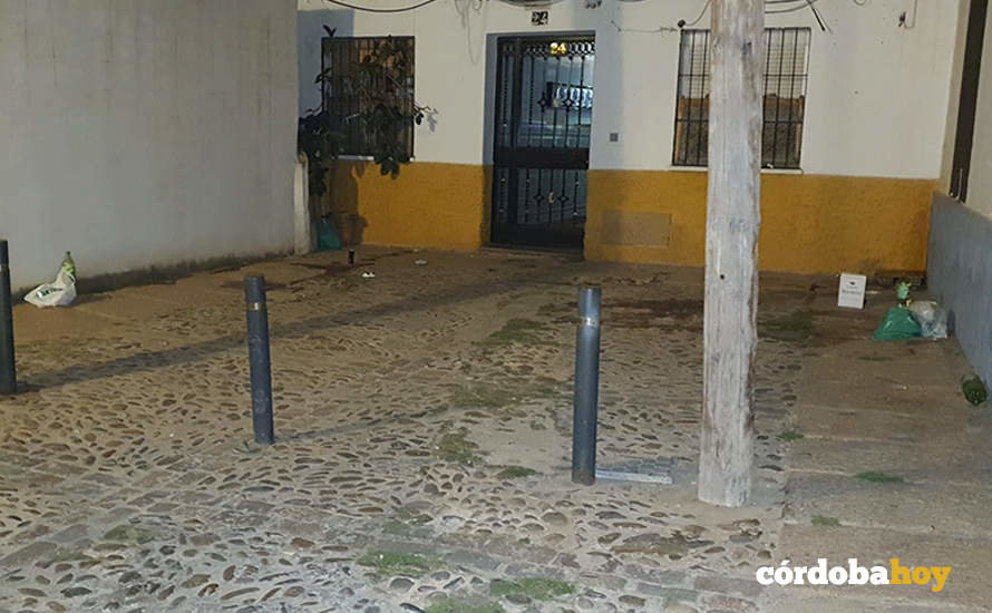 Efectos del botellón en la calle Crsito, cerca de San Lorenzo FOTO CÓRDOBA DENUNCIA