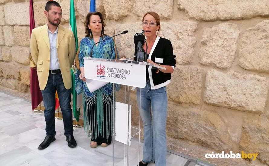 Raúl Alonso, María José Muñoz y Marián Aguilar en la presentación de 'La luz del Arcángel'