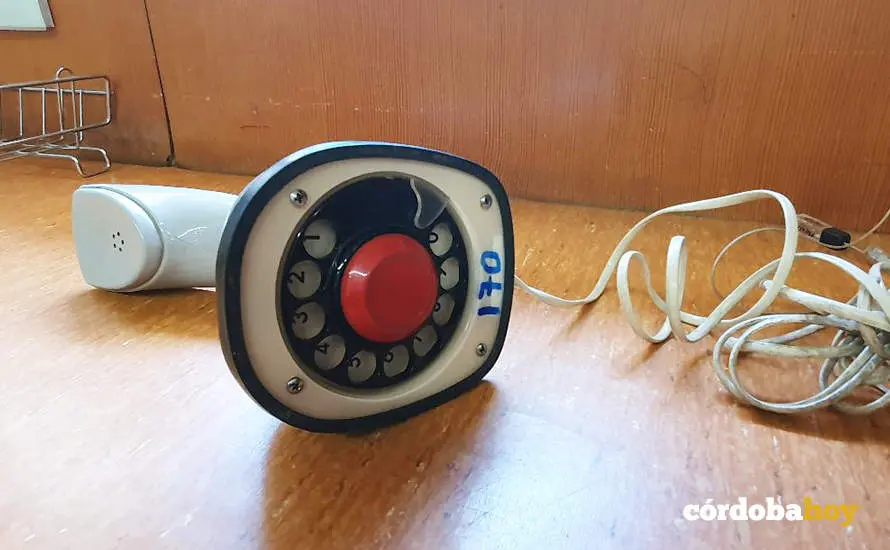 Telefon&iacute;a arcaica de la Diputaci&oacute;n con su correspondiente y a&uacute;n en perfecto estado de uso y disfrute
