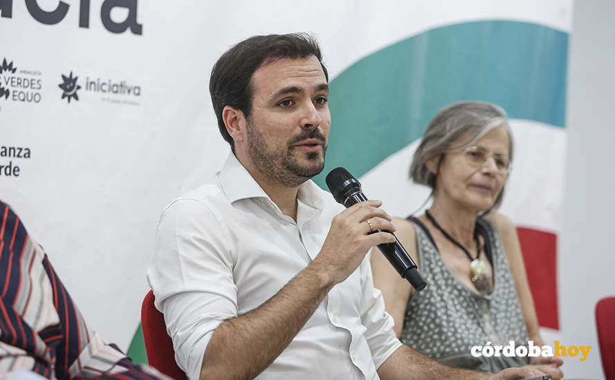 El ministro Alberto Garzón en un debate sobre economía social con Por Andalucía