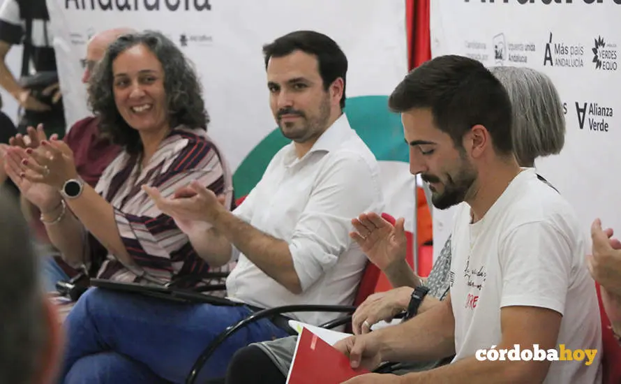 FOTOGALER&Iacute;A- El ministro Garz&oacute;n debate en C&oacute;rdoba con Por Andaluc&iacute;a sobre econom&iacute;a social