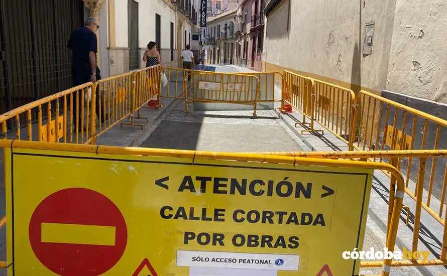 Socav&oacute;n ya arreglado en la calle Alfaros