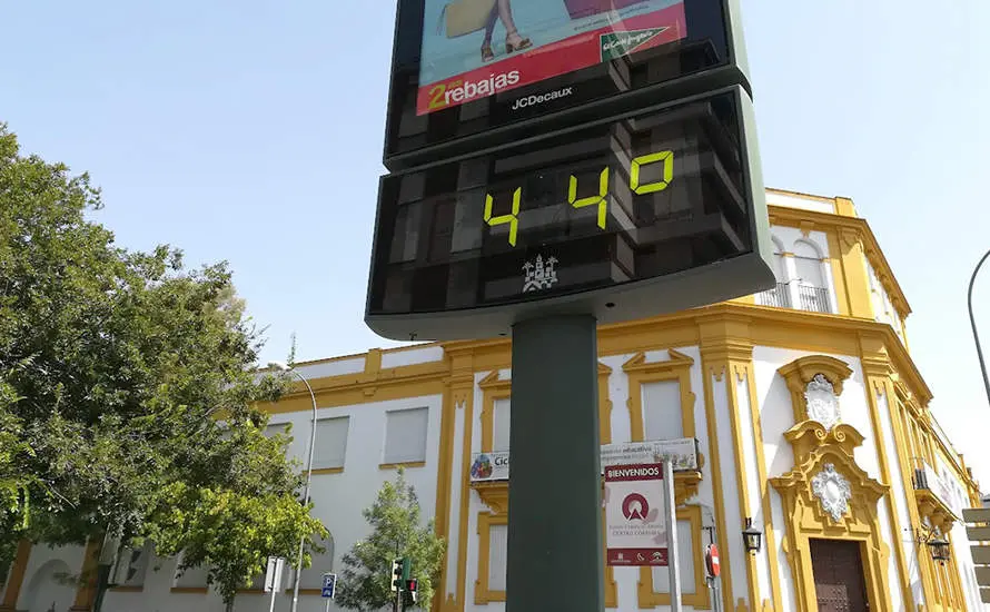 Term&oacute;metro cordob&eacute;s con sus 44 grados al sol