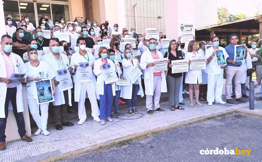 Protesta de profesionales sanitarios de Córdoba contra las agresiones, en una imagen de archivo