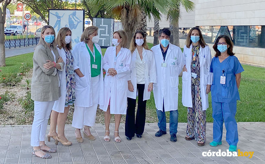 Los participantes en la primera cirugía robótica pediátrica de Andalucía