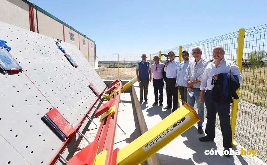 La infraestructura de la UCO para realizar ensayos de vuelco de veh&iacute;culos de grandes dimensiones en condiciones est&aacute;ticas en el Campus de Rabanales