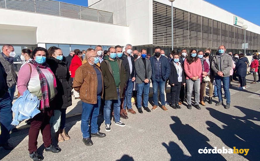 Cargos Públicos De IU En La Concentración De Febrero En El Hospital De Montilla