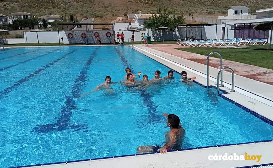 Piscina municipal de Izn&aacute;jar