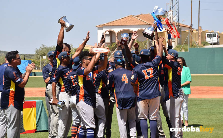 Los Astros de Valencia como campeones de la Copa del Rey de béisbol celebrada en Benemejí