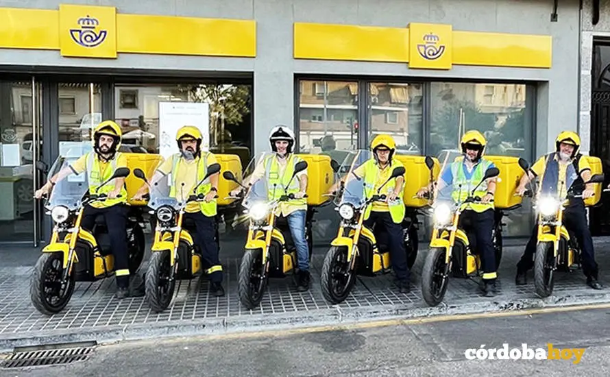 Carteros de C&oacute;rdoba con los nuevos veh&iacute;culos