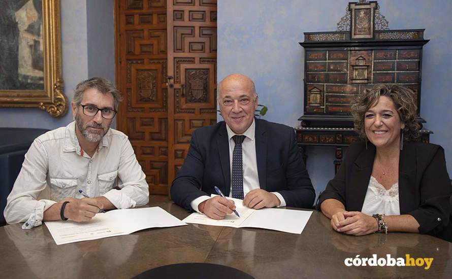 Firma de un convenio de colaboración entre la Diputación de Córdoba y la Asociación Record