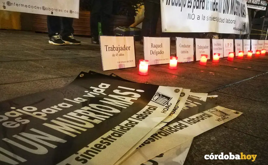Concentraci&oacute;n de HOAC C&oacute;rdoba por una muerte en accidente laboral