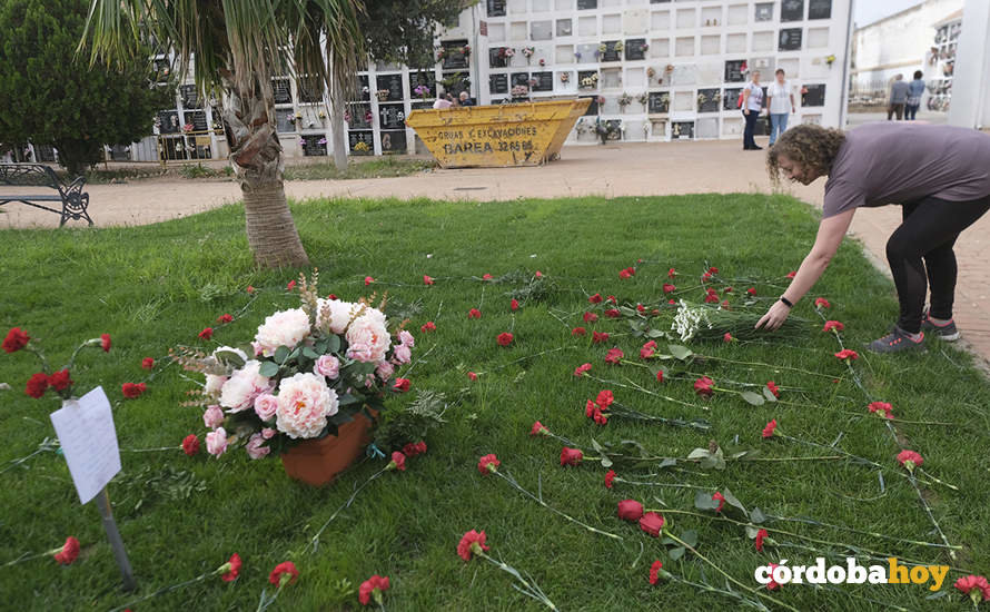 Homenaje socialista a las víctimas de la represión franquista en el cementerio de Nuestra Señora de la Salud