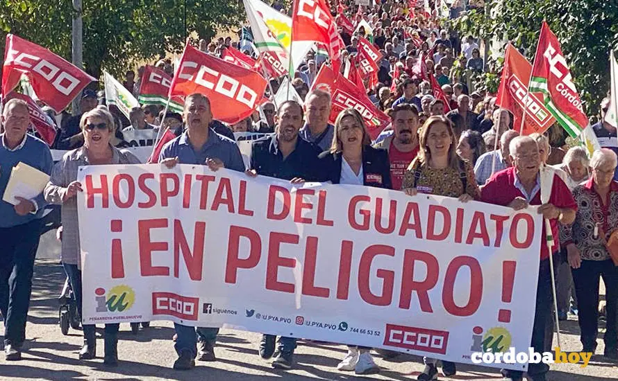 Manifestaci&oacute;n convocada por IU y CCOO en Pe&ntilde;arroya en defensa de la sanidad p&uacute;blica