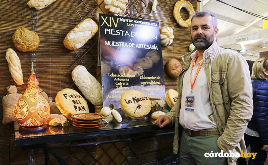 Francisco Manuel Osuna presenta la Fiesta del Pan de Los P&aacute;nchez en la Feria de los Municipios