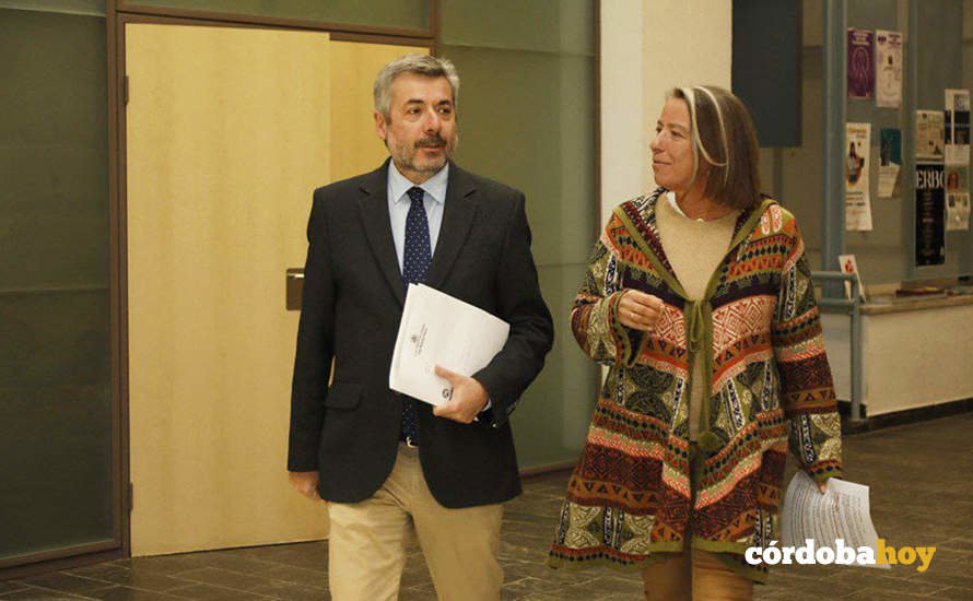 Miguel Ángel Torrico e Isabel Albás tras la JGL FOTO PATRICIA CACHINERO