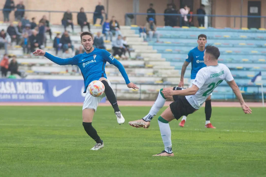 Un momento del partido FOTO SAN FERNANDO