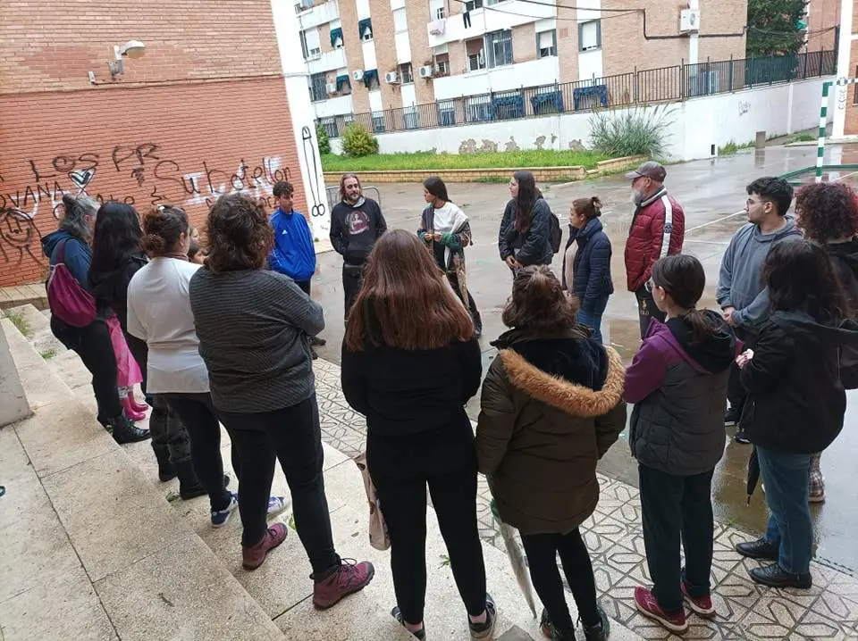 Jornada de limpieza del CEIP Lucano a cargo de la Comisi&oacute;n de Juventud del Foro de Educaci&oacute;n y Barrio Sureste