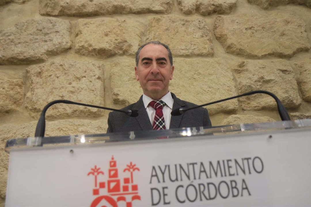 El teniente de alcalde delegado de Gestión, Infraestructuras y Medio Ambiente, Antonio Álvarez, en rueda de prensa