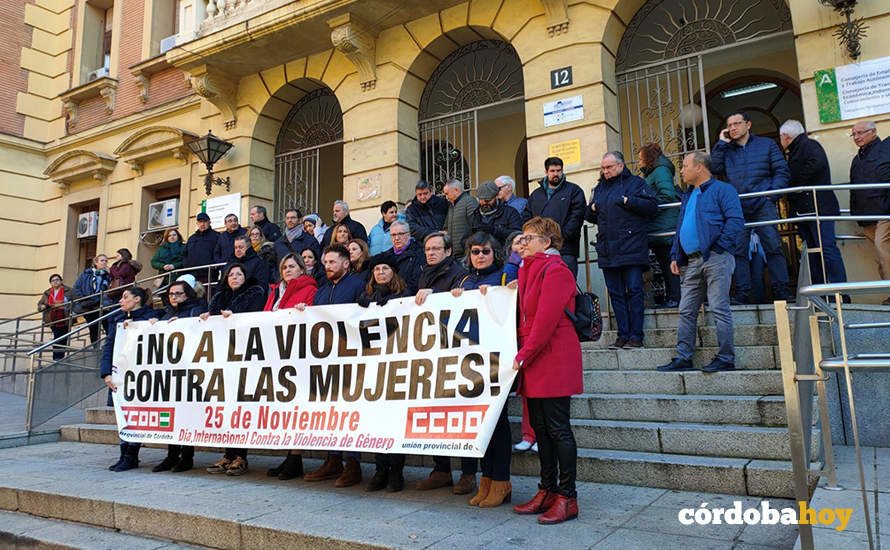 Concentración de CCOO de Córdoba por los asesinatos machistas en Valladolid