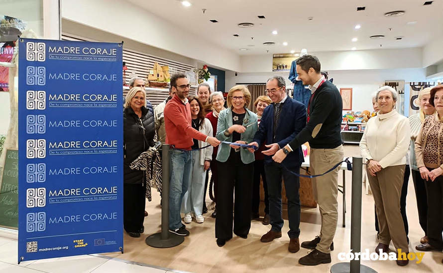 La ONG Madre Coraje abre una tienda solidaria en el Centro Comercial La Sierra