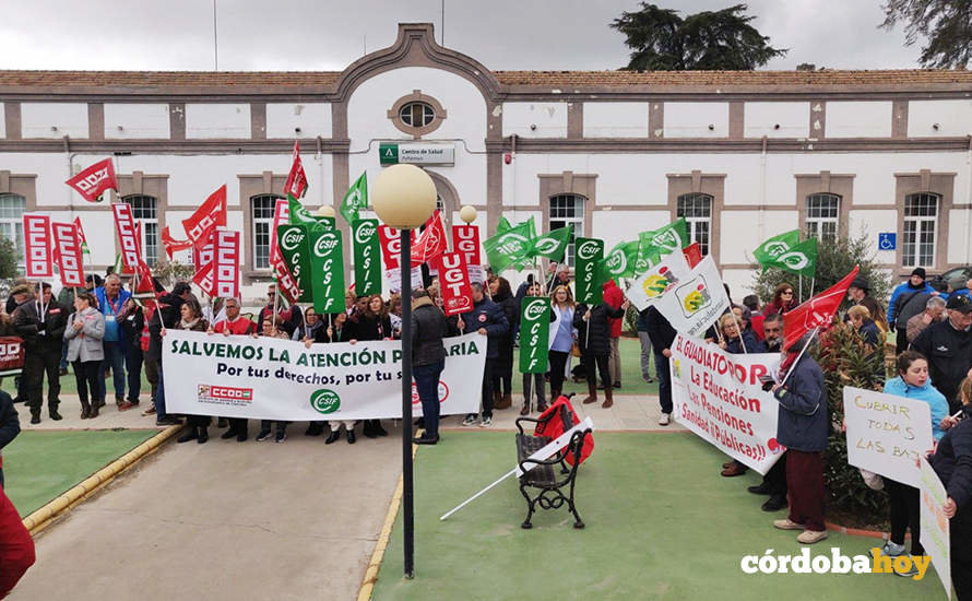 Concetración sindical en Peñarroya en defensa de la atención primaria y la sanidad pública