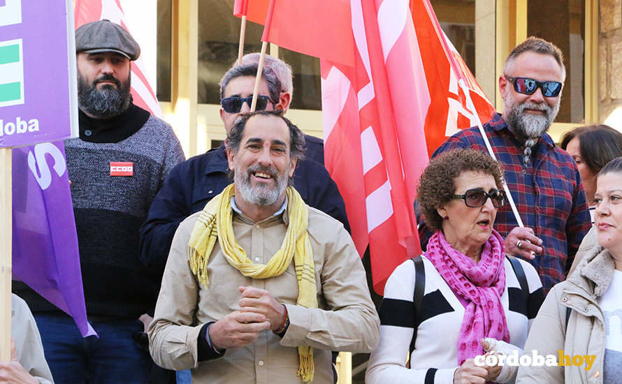 Miembros de Hacemos Córdoba en una protesta de CCOO por la Zona de Gran Afluencia Turística
