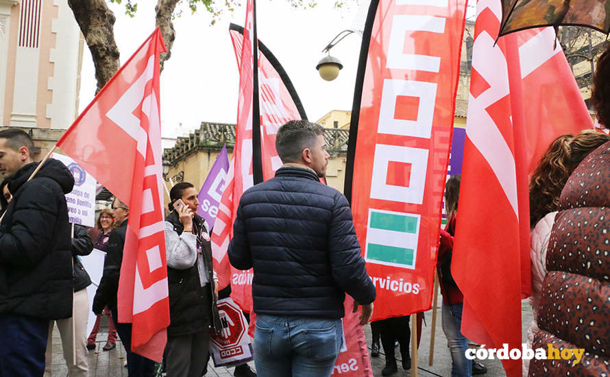 Protesta masiva por el nuevo horario laboral del comercio en Córdoba