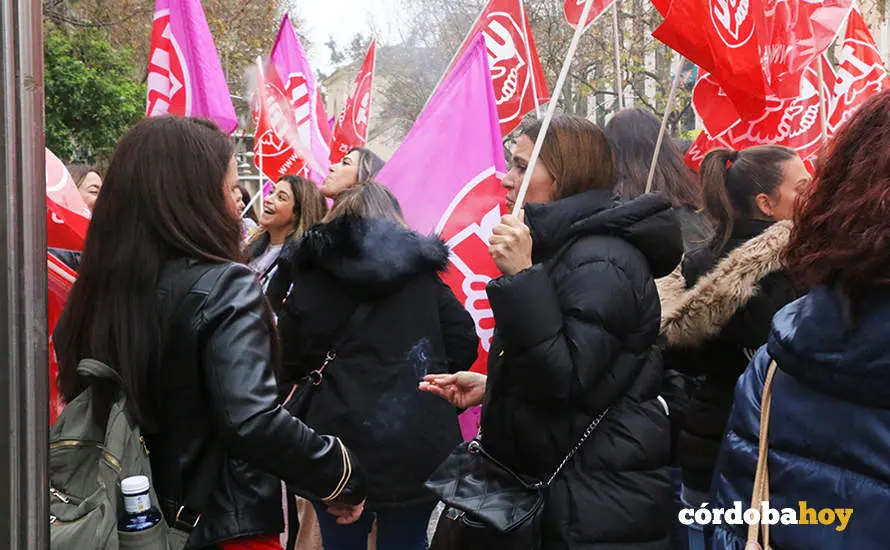 Protesta masiva por el nuevo horario laboral del comercio en C&oacute;rdoba, en una imagen de archivo
