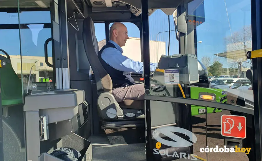 Conductor de Aucorsa, en una imagen de archivo