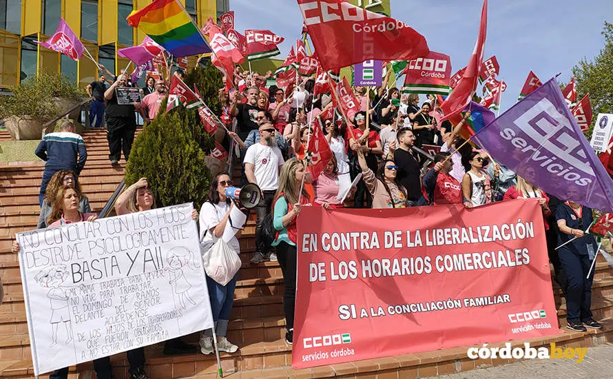 Protesta del personal de Carrefour en C&oacute;rdoba contra la ZGAT, en una imagen de archivo