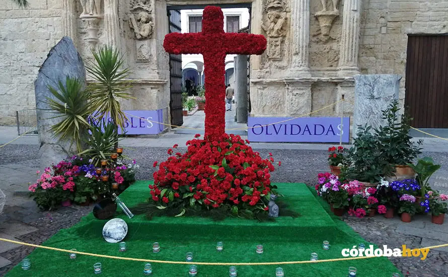 Cruz de Mayo de la Asociaci&oacute;n Vecinal de La Medina