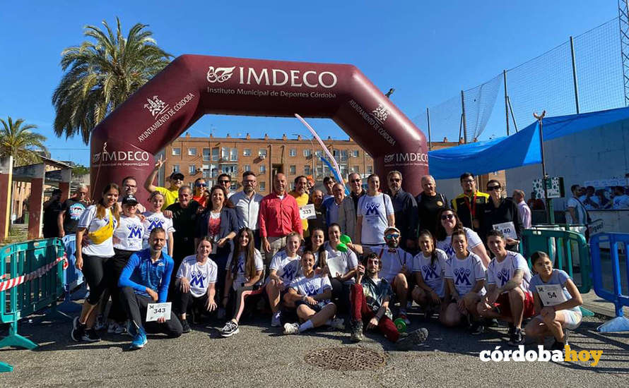 Participantes y ganadores de la Milla Ciudad de Córdoba en Las Palmeras