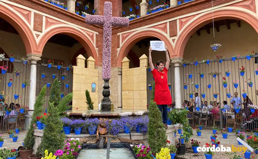 Cruz de la hermandad del Huerto, ganadora de la modalidad Casco Hist&oacute;rico 2023