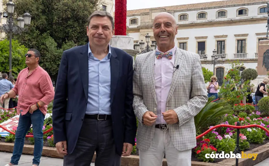 Luis Planas y Antonio Hurtado en la Cruz del Ayuntamiento