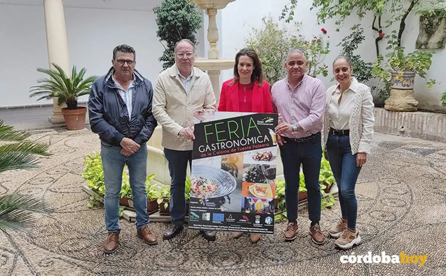 Inmaculada Silas (centro) en la presentaci&oacute;n de la II edici&oacute;n de su Feria Gastron&oacute;mica de Fuente Palmera