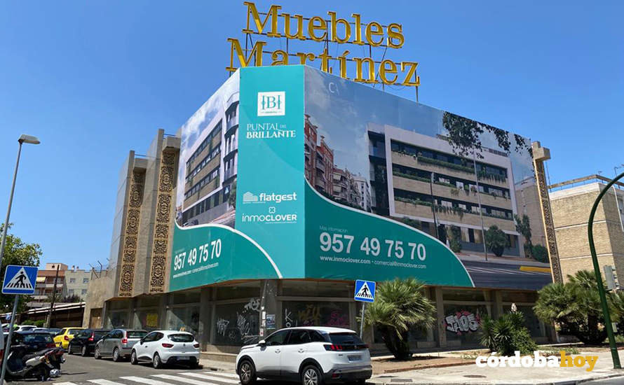 El edificio de Muebles Martínez en Avenida de El Brillante después de 60 años en pie