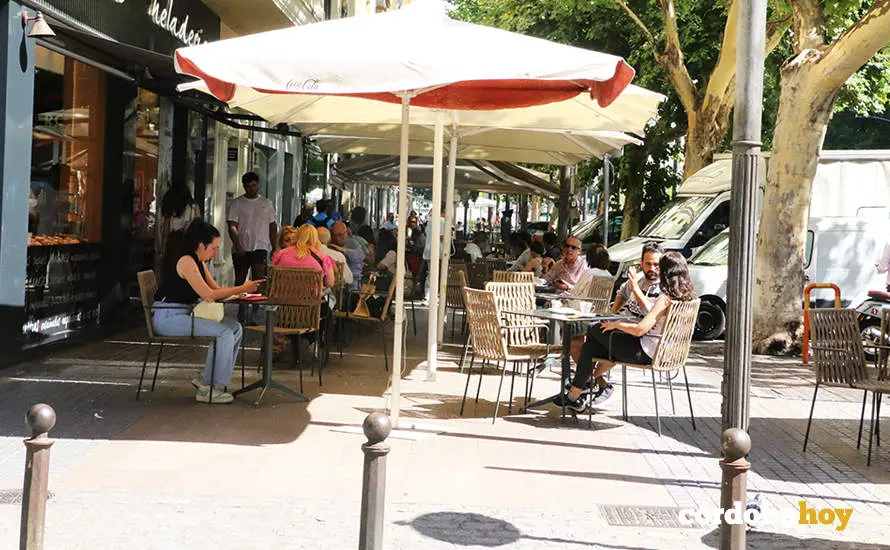 Veladores en la Avenida Gran Capit&aacute;n de c&oacute;rdoba, en una imagen de archivo