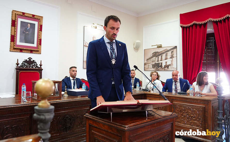 Isaac Reyes Vioque toma posesión de su cargo como alcalde de Villanueva de Córdoba