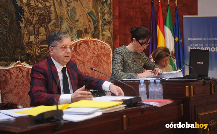 Salvador Fuentes, como vicepresidente de la Diputaci&oacute;n, con Mar&iacute;a Luisa Ceballos y Mar&iacute;a Jes&uacute;s Botella